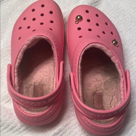 CROCS Pink Fleece-Lined Kids Slippers - Picture 4 of 6